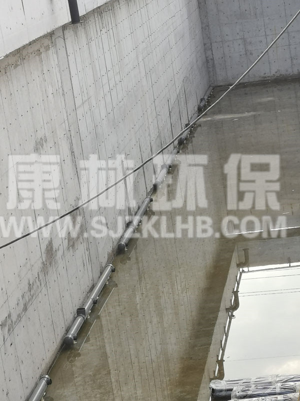 遼寧鞍山污水廠管式曝氣器安裝現(xiàn)場