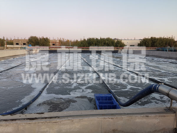 內(nèi)蒙污水處理廠懸掛鏈曝氣器安裝現(xiàn)場 內(nèi)蒙污水處理廠懸掛鏈曝氣器安裝現(xiàn)場