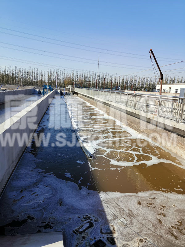 內(nèi)蒙污水處理廠懸掛鏈曝氣器安裝現(xiàn)場 內(nèi)蒙污水處理廠懸掛鏈曝氣器安裝現(xiàn)場