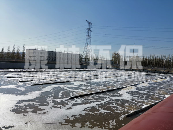 內(nèi)蒙污水處理廠懸掛鏈曝氣器安裝現(xiàn)場 內(nèi)蒙污水處理廠懸掛鏈曝氣器安裝現(xiàn)場