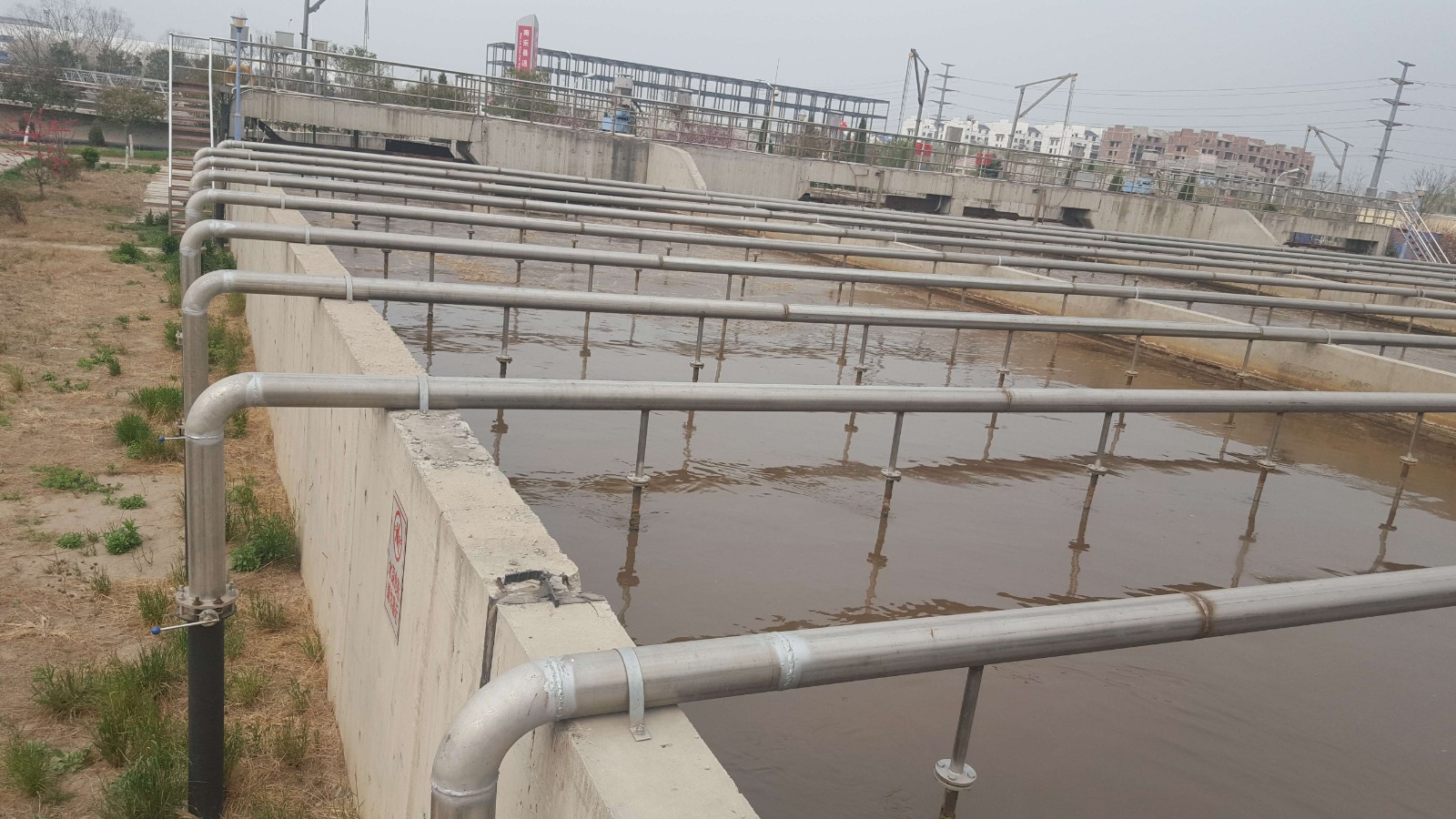 可提升曝氣器安裝現(xiàn)場.jpg 可提升曝氣器安裝現(xiàn)場.jpg